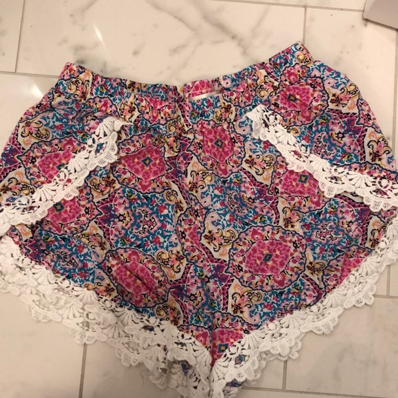 Floral lace trim shorts - Picture 1 of 5